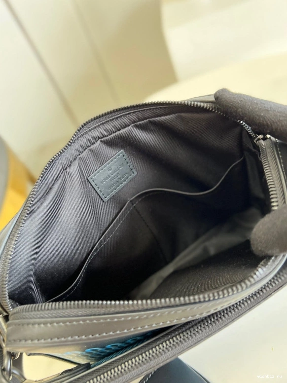 WIS TRIO VUITTON LOUIS MESSENGER 1121